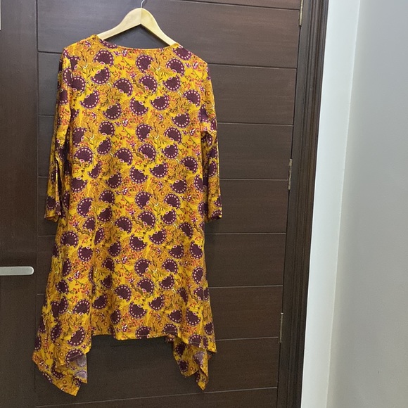 GLOBAL DESI (New with tag) Mustard yellow printed Asymmetric hem kurta,size (L) - Picture 4 of 4